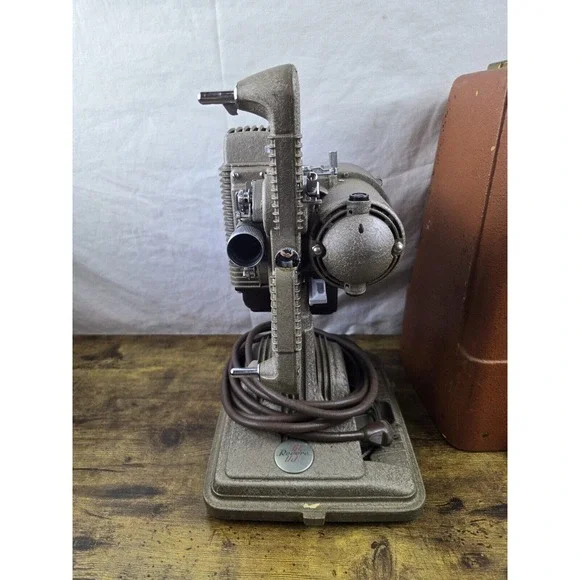 Revere Model 85 8mm film projector, excellent, works, beautiful, vintage